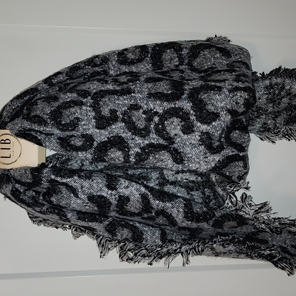 L.I.B New York Gray and Black Patterned Scarf